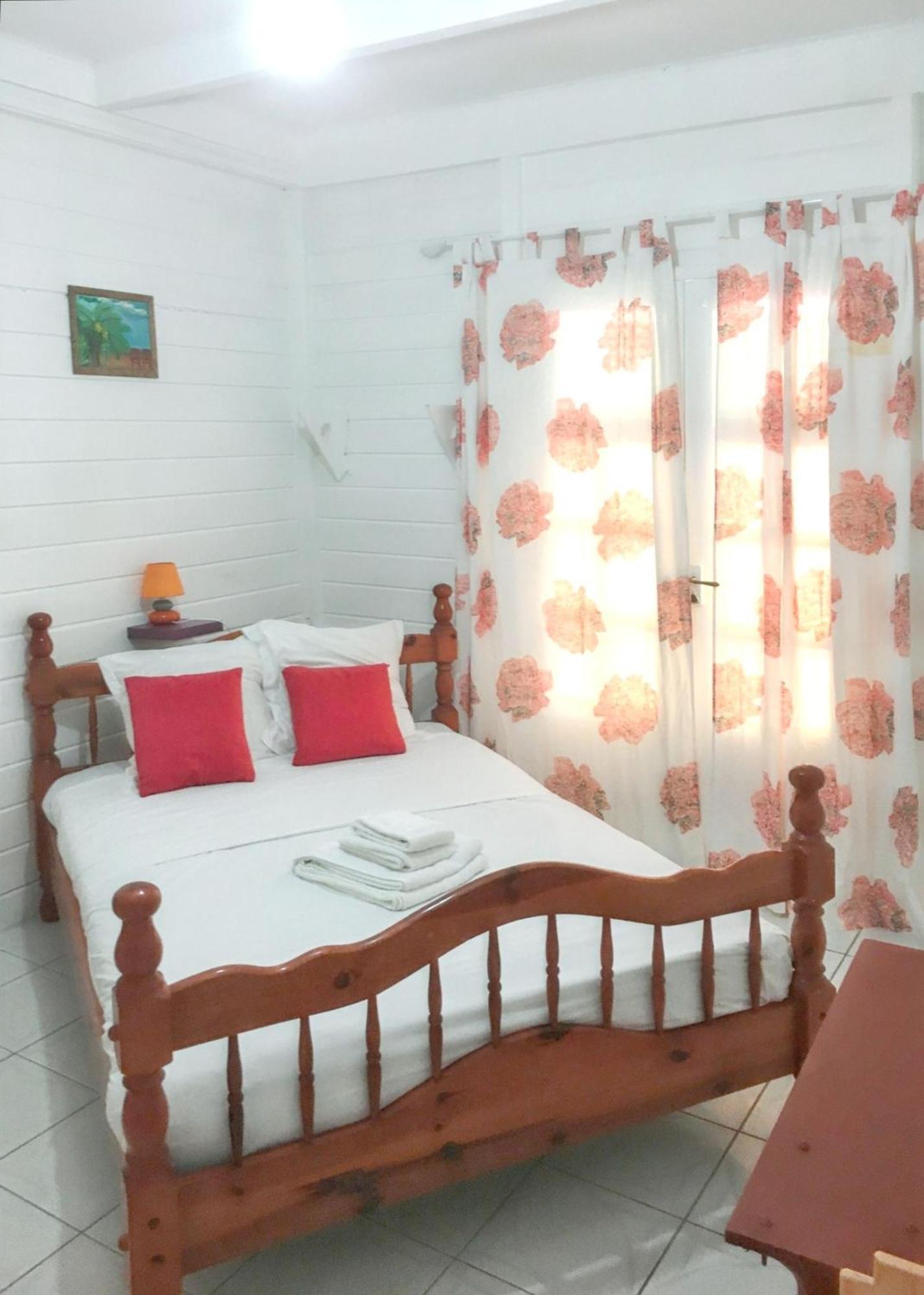 Villa Enchantee Avec Vue Sur Mer Et Piscine Au Carbet 勒卡尔贝 外观 照片